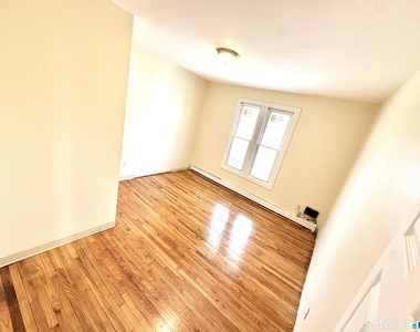 429 Baldwin Street - Photo Thumbnail 9