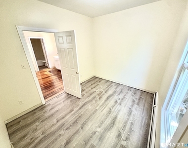 429 Baldwin Street - Photo Thumbnail 6