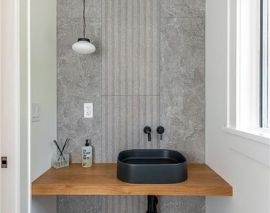 147 Wykeham Road - Photo Thumbnail 4