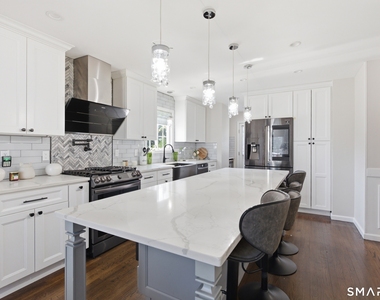 305 Sylvan Street - Photo Thumbnail 9