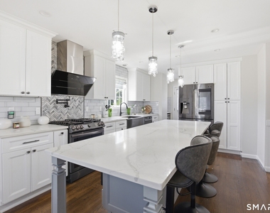305 Sylvan Street - Photo Thumbnail 8
