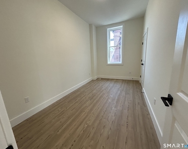 472 Main Street - Photo Thumbnail 6