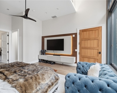 824 Liberty Ave - Photo Thumbnail 22