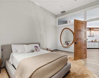 824 Liberty Ave - Photo Thumbnail 30
