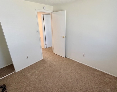 3812 Louisa St - Photo Thumbnail 23