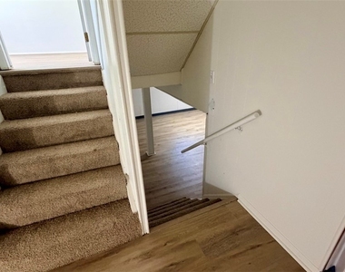 3812 Louisa St - Photo Thumbnail 12