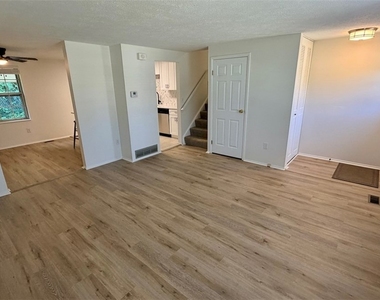 3812 Louisa St - Photo Thumbnail 4