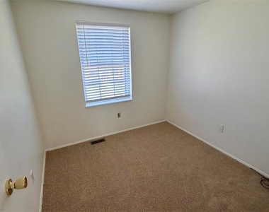 3812 Louisa St - Photo Thumbnail 21