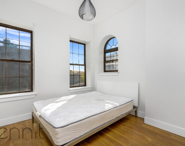 146 Wyckoff Avenue - Photo Thumbnail 4