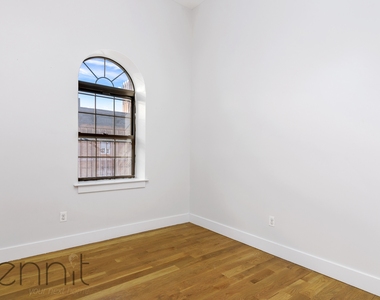 146 Wyckoff Avenue - Photo Thumbnail 8