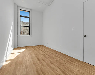 81 Willoughby Street - Photo Thumbnail 4