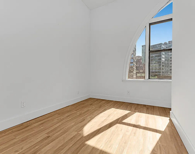 81 Willoughby Street - Photo Thumbnail 3