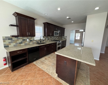 787 Fairway Drive - Photo Thumbnail 8