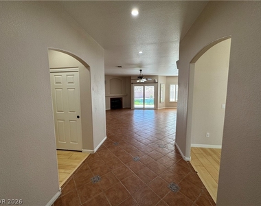 787 Fairway Drive - Photo Thumbnail 3