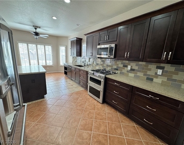 787 Fairway Drive - Photo Thumbnail 6