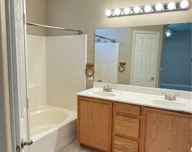 9303 Gilcrease Avenue - Photo Thumbnail 15