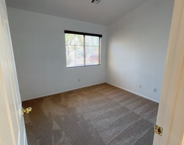 1205 Nevada Blaze Avenue - Photo Thumbnail 4