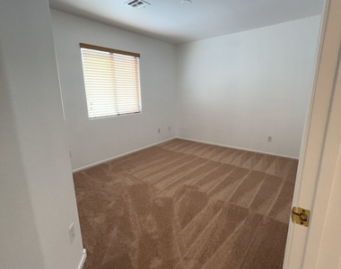 1205 Nevada Blaze Avenue - Photo Thumbnail 5