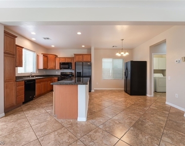 4405 Penguin Avenue - Photo Thumbnail 13