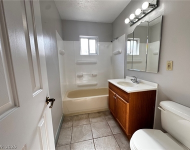 350 E Desert Inn Road - Photo Thumbnail 7
