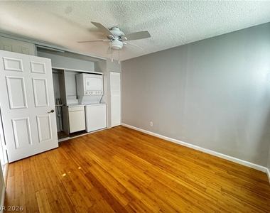 350 E Desert Inn Road - Photo Thumbnail 6