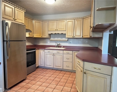 350 E Desert Inn Road - Photo Thumbnail 12