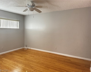 350 E Desert Inn Road - Photo Thumbnail 8