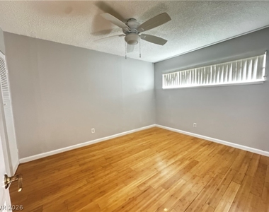 350 E Desert Inn Road - Photo Thumbnail 5