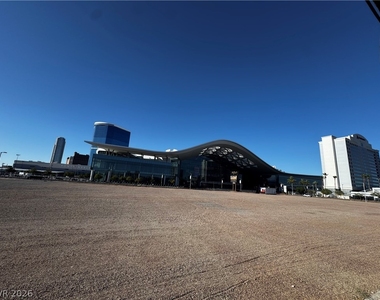 350 E Desert Inn Road - Photo Thumbnail 19