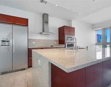 4471 Dean Martin Drive - Photo Thumbnail 9