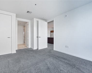 4471 Dean Martin Drive - Photo Thumbnail 13