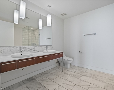 4471 Dean Martin Drive - Photo Thumbnail 14