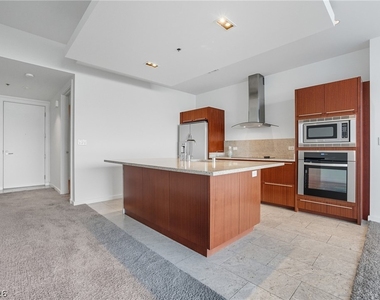 4471 Dean Martin Drive - Photo Thumbnail 8