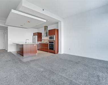4471 Dean Martin Drive - Photo Thumbnail 5