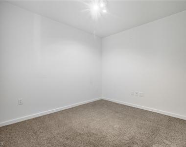 4471 Dean Martin Drive - Photo Thumbnail 16