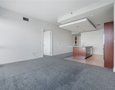 4471 Dean Martin Drive - Photo Thumbnail 6