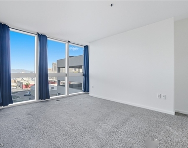 4471 Dean Martin Drive - Photo Thumbnail 12