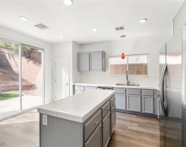 937 Lord Crewe Street - Photo Thumbnail 10