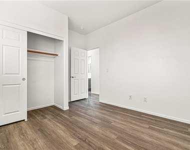 937 Lord Crewe Street - Photo Thumbnail 5