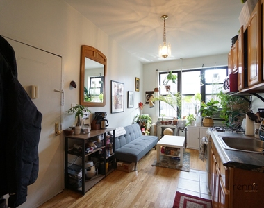 114 Walton Street - Photo Thumbnail 4