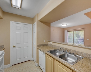 8000 W Badura Avenue - Photo Thumbnail 16