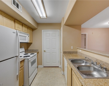 8000 W Badura Avenue - Photo Thumbnail 14