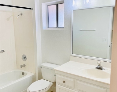 8905 Pennystone Avenue - Photo Thumbnail 12