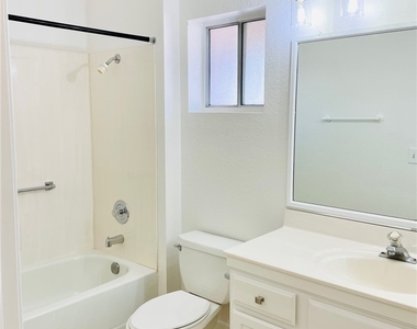 8905 Pennystone Avenue - Photo Thumbnail 10