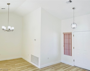 8905 Pennystone Avenue - Photo Thumbnail 6