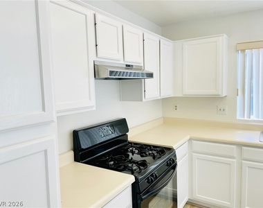 8905 Pennystone Avenue - Photo Thumbnail 3