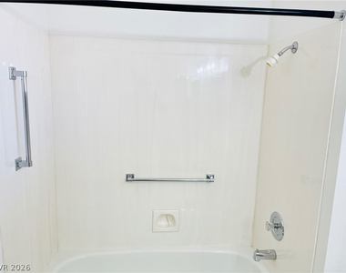 8905 Pennystone Avenue - Photo Thumbnail 11