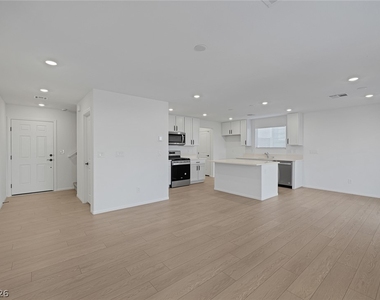 9514 Wayfarer Seek Court - Photo Thumbnail 6