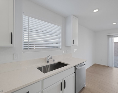 9514 Wayfarer Seek Court - Photo Thumbnail 12
