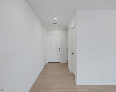9514 Wayfarer Seek Court - Photo Thumbnail 5